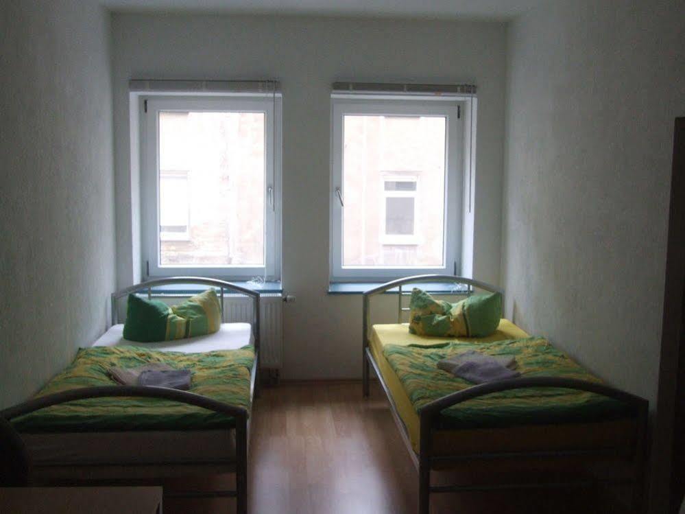 Hostel Im Medizinerviertel Хале Екстериор снимка
