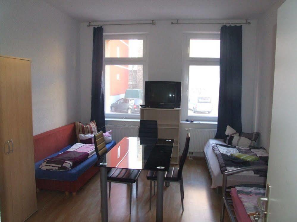 Hostel Im Medizinerviertel Хале Екстериор снимка