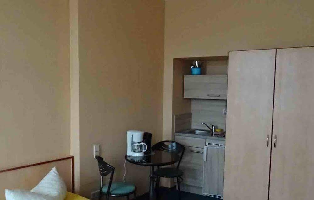 Hostel Im Medizinerviertel Хале Екстериор снимка