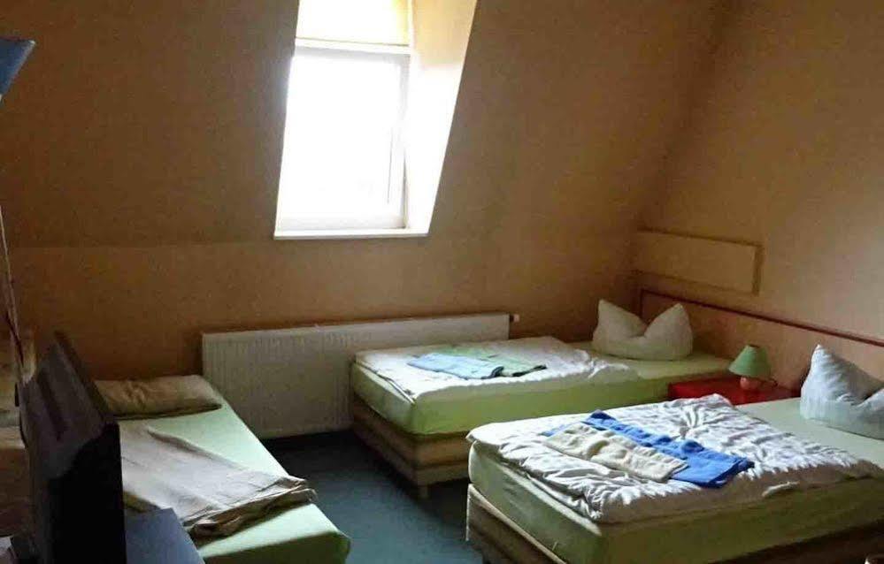 Hostel Im Medizinerviertel Хале Екстериор снимка