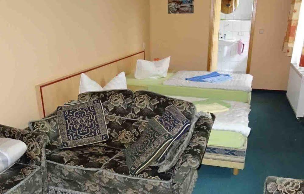 Hostel Im Medizinerviertel Хале Екстериор снимка