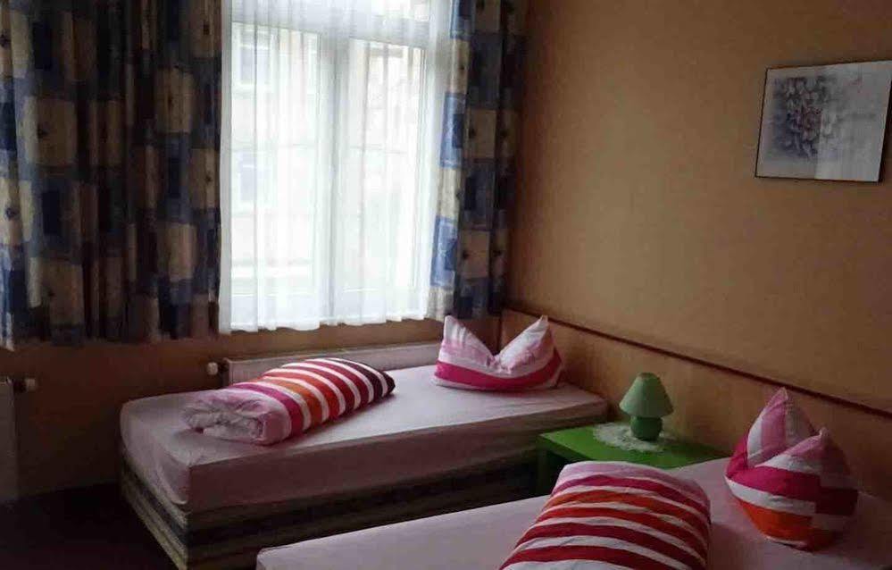 Hostel Im Medizinerviertel Хале Екстериор снимка