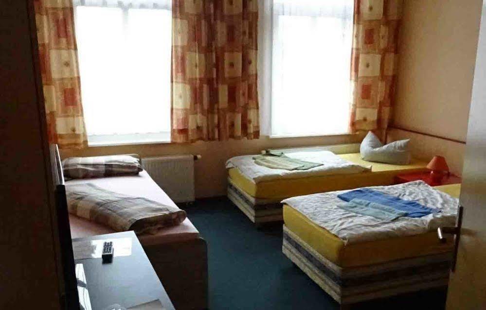Hostel Im Medizinerviertel Хале Екстериор снимка
