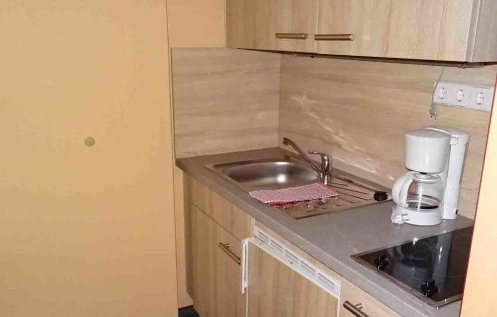 Hostel Im Medizinerviertel Хале Екстериор снимка